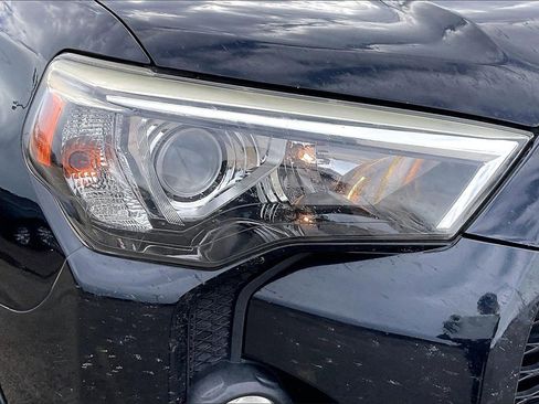 Used 2017 Toyota 4Runner SR5 Premium image 31