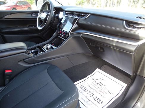 Used 2023 Jeep Grand Cherokee Laredo image 39