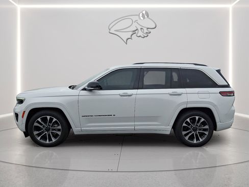 Used 2023 Jeep Grand Cherokee Overland w/ Luxury Tech Group IV AWD/4WD image 6