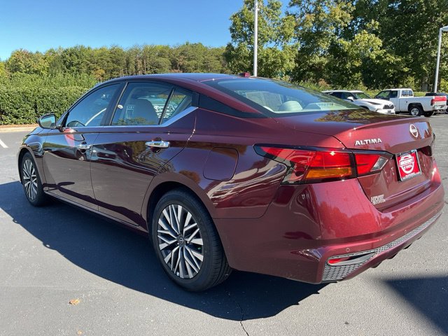 Used 2025 Nissan Altima 2.5 SV FWD image 10