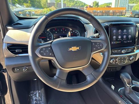 Used 2023 Chevrolet Traverse LT image 19