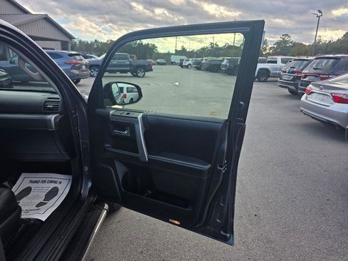 Used 2016 Toyota 4Runner SR5 image 10