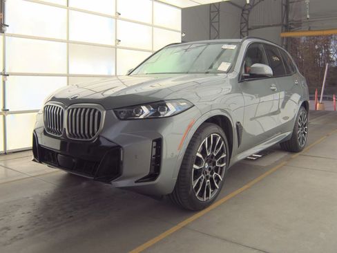 Used 2024 BMW X5 sDrive40i w/ M Sport Package image 1