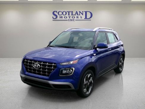 Used 2024 Hyundai Venue SEL image 2