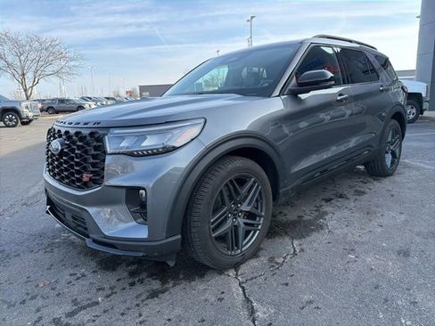 Used 2025 Ford Explorer ST image 13