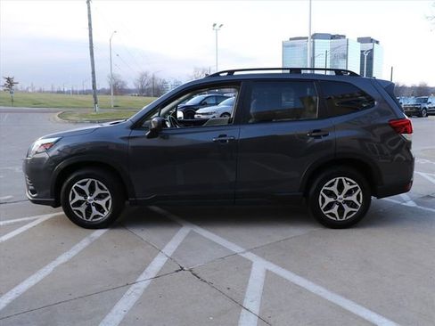 Used 2023 Subaru Forester Premium image 3