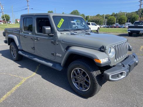 Used 2020 Jeep Gladiator Overland AWD/4WD image 3
