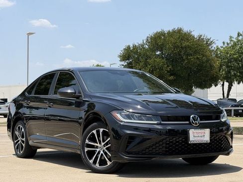 Used 2025 Volkswagen Jetta Sport FWD image 2