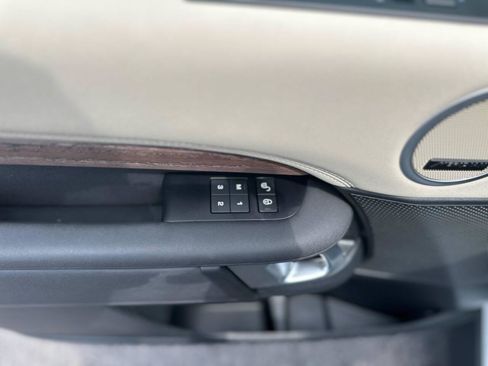 Used 2020 Land Rover Discovery HSE AWD/4WD image 18