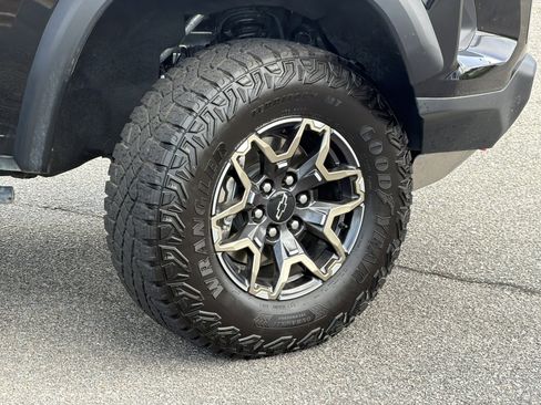Used 2025 Chevrolet Colorado ZR2 w/ Technology Package AWD/4WD image 5