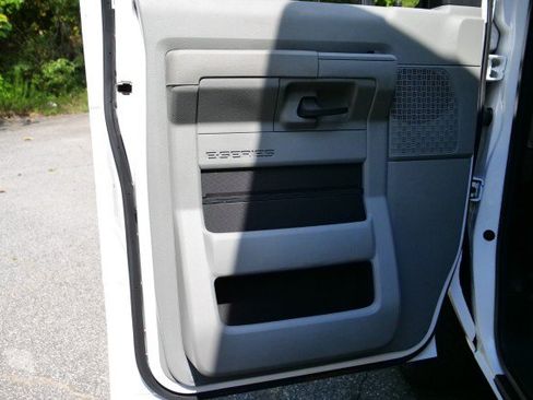 Used 2024 Ford E-450 and Econoline 450 Super Duty w/ Power Windows & Locks Group RWD image 17