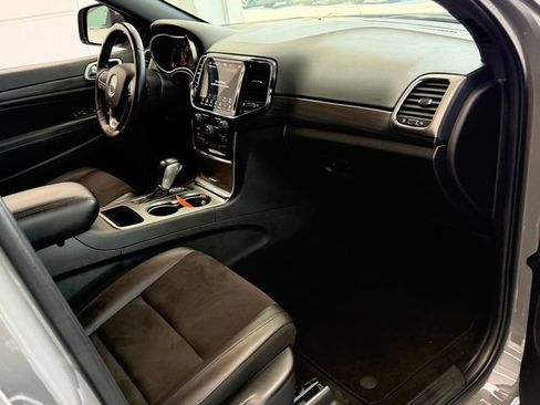 Used 2020 Jeep Grand Cherokee Altitude RWD image 17