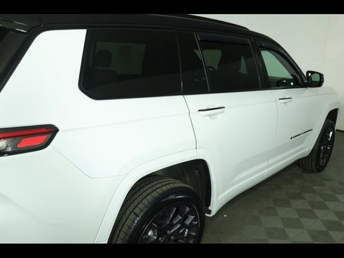 Used 2023 Jeep Grand Cherokee L Summit AWD/4WD image 20