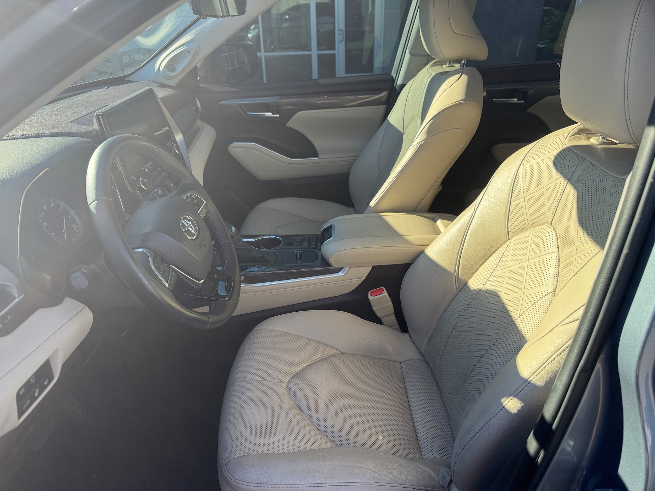 Used 2020 Toyota Highlander Platinum FWD image 10