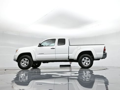 Used 2014 Toyota Tacoma PreRunner image 48