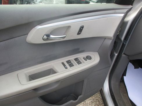 Used 2011 Chevrolet Traverse LS image 10
