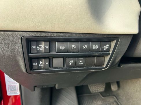 Used 2023 Toyota Sequoia Capstone AWD/4WD image 20