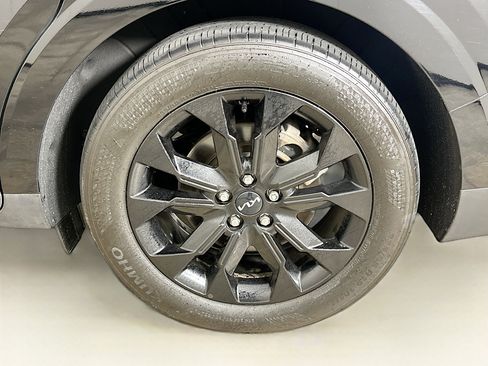 Used 2022 Kia Carnival SX Prestige FWD image 11