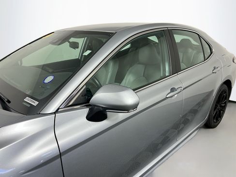 Used 2022 Toyota Camry SE FWD image 12