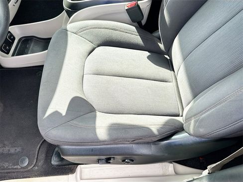 Used 2017 Chrysler Pacifica Touring Plus w/ Tire & Wheel Group image 21