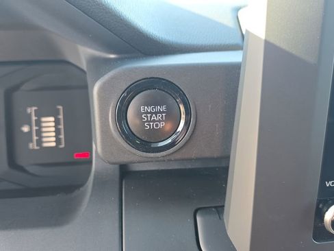 Used 2025 Toyota Tacoma SR image 27