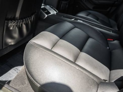 Used 2016 Porsche Panamera S RWD image 31