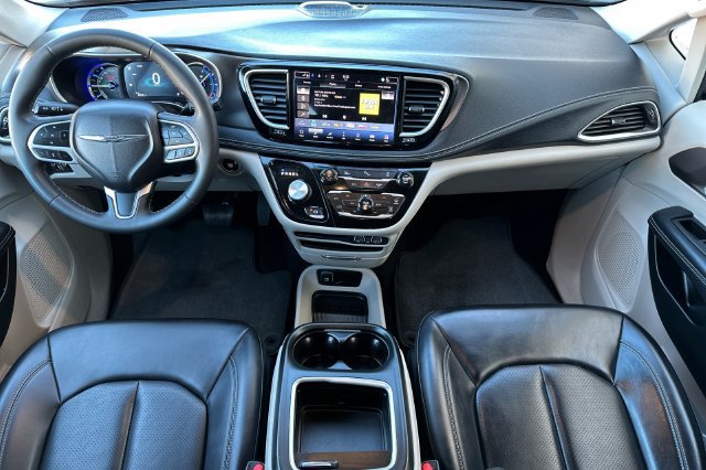Used 2024 Chrysler Pacifica Limited FWD image 14