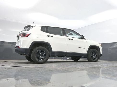Used 2017 Jeep Compass Sport w/ Cold Weather Group AWD/4WD image 46