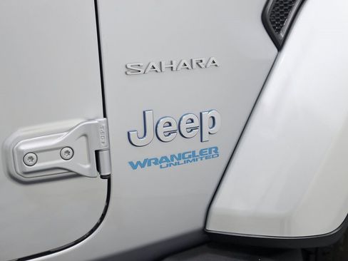 Used 2022 Jeep Wrangler Unlimited Sahara w/ Cold Weather Group image 12