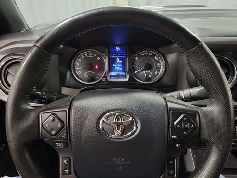 Used 2019 Toyota Tacoma TRD Sport image 14
