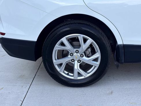 Used 2018 Chevrolet Equinox LT FWD image 9
