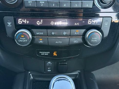 Used 2017 Nissan Rogue SV AWD/4WD image 20