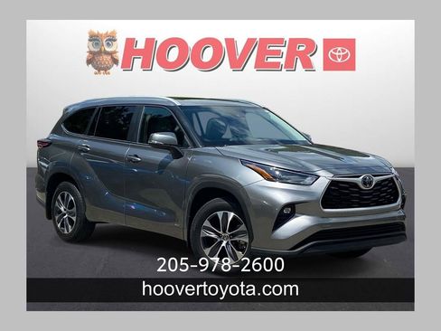 Used 2025 Toyota Highlander XLE AWD/4WD image 1