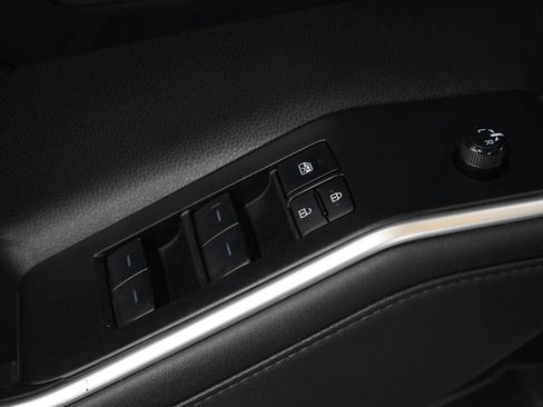 Used 2024 Toyota Highlander XLE AWD/4WD image 23