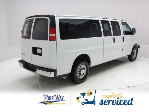 Used 2019 Chevrolet Express 3500 LT w/ LT Preferred Equipment Group RWD image 4