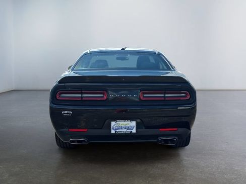 Used 2018 Dodge Challenger SXT RWD image 4