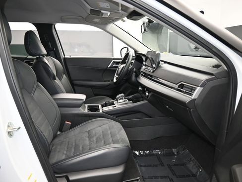 Used 2023 Mitsubishi Outlander SE image 50