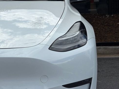 Used 2022 Tesla Model Y Long Range AWD/4WD image 5
