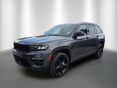 Certified 2025 Jeep Grand Cherokee Limited w/ Black Appearance Package RWD image 2