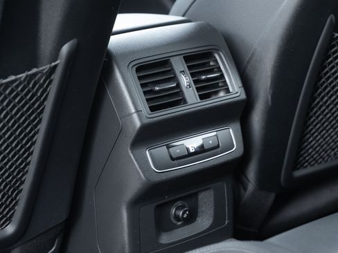 Used 2020 Audi Q5 Premium image 26