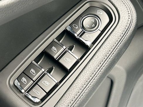 Used 2026 Porsche Macan AWD/4WD image 23