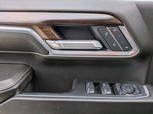 Used 2025 GMC Sierra 2500 SLT w/ SLT Premium Package image 15