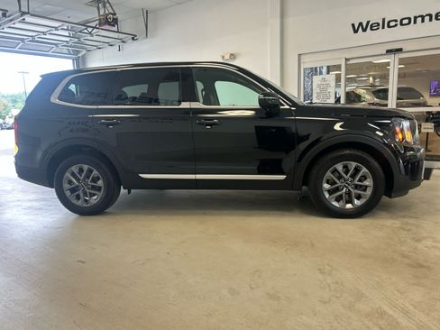Used 2024 Kia Telluride LX AWD/4WD image 7