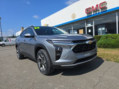 New 2025 Chevrolet Trax LT w/ Driver Confidence Package