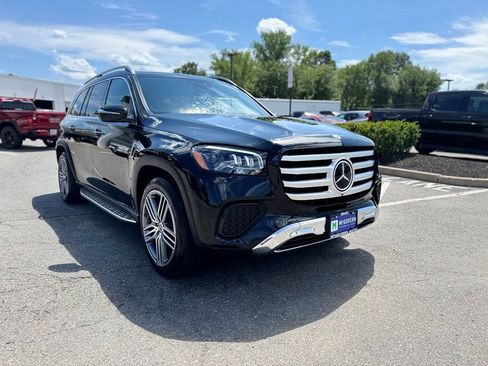 Used 2024 Mercedes-Benz GLS 450 4MATIC image 9
