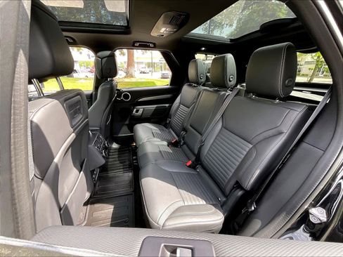 Used 2025 Land Rover Discovery Dynamic SE AWD/4WD image 28
