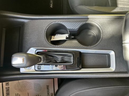 Used 2025 Nissan Altima 2.5 SV FWD image 19