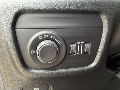 New 2025 Jeep Grand Cherokee L Altitude image 18