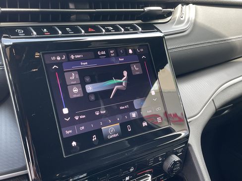 New 2025 Jeep Grand Cherokee L Altitude image 46