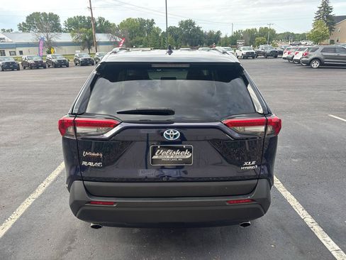 Used 2022 Toyota RAV4 XLE w/ Convenience Package AWD/4WD image 4